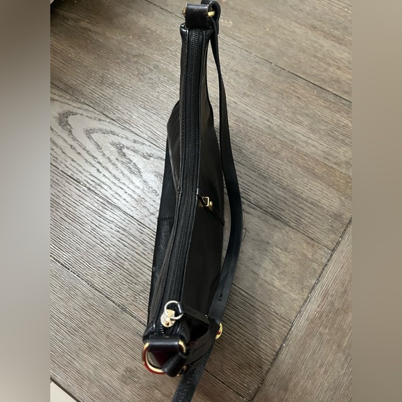 Etienne Aigner Black Shoulder Bag with Timeless Design - Picture 8 of 16